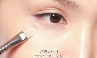 遮蓋黑眼圈提亮眼周黯沉膚色
