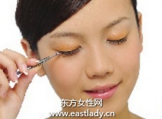 假睫毛怎么貼才好看