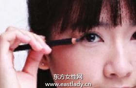 小小眼線畫(huà)出大眼效果