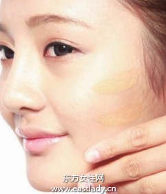 用深色粉底收斂輪廓為什么底妝顯得不自然