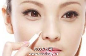 化妝教程之使用遮瑕膏遮蓋明顯毛孔