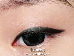 化妝技巧之使用眼影膏打造夏季清涼妝