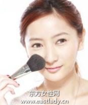 蜜粉定妝提升妝容持久效果