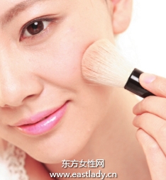 乳液與BB霜混搭營造潤澤質(zhì)感