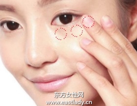 化妝教程之修正臉頰處色斑、粉刺