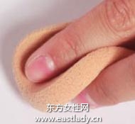 固體粉底打造清爽持久妝