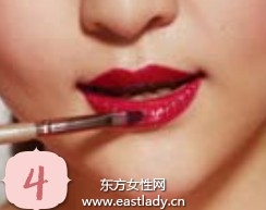 紅色柔情唇妝彰顯貴族氣質(zhì)