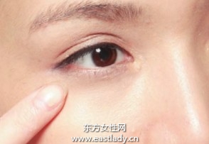 遮蓋黑眼圈提亮眼周黯沉膚色