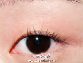 眼妝教程打造中性風(fēng)牛仔藍(lán)眼妝