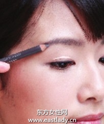 畫眉毛之畫出柔和氣質(zhì)美人眉