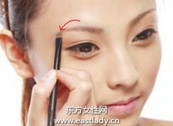 濃淡色眉筆塑造立體自然眉毛