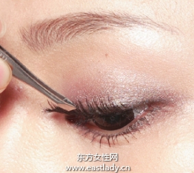 眼妝的畫(huà)法之畫(huà)出茶色眼妝