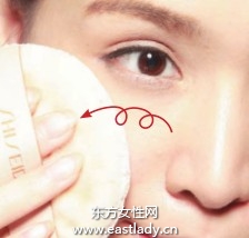 粉底液塑造質(zhì)感輕薄無暇底妝