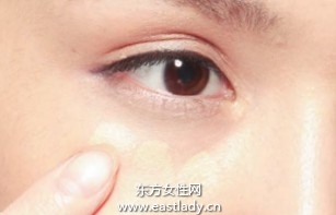 遮蓋黑眼圈提亮眼周黯沉膚色