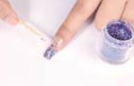 美甲教程之打造神秘藍色鑲鉆美甲