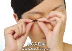 假睫毛怎么貼才好看