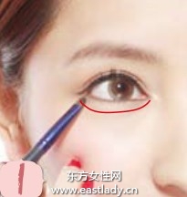 延長(zhǎng)眼形的眼線畫法
