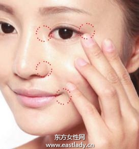 液狀粉底化出薄、透自然質(zhì)感妝容