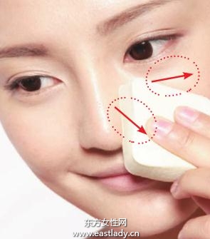 固體粉底打造清爽持久妝