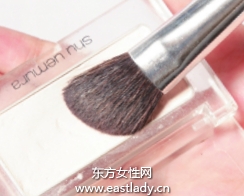 提亮臉頰倒三角區(qū)提升妝容透明度