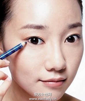 小編教你怎么畫眼線好看