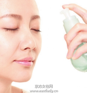 固體粉底注重妝容貼合感