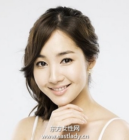 粉嫩清新少女晨妝凸顯清純感