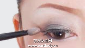 如何描畫醉眼迷離的煙熏眼妝