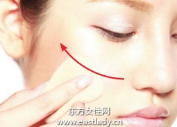 提亮臉頰倒三角區(qū)提升妝容透明度