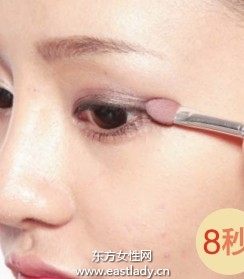 多色眼影盒快速制造立體眼妝