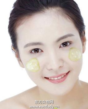 上妝前需進(jìn)行肌膚清潔