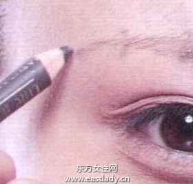 五個(gè)簡(jiǎn)單快速化妝小秘訣