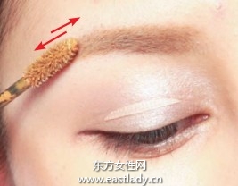 用染眉膏調(diào)整色調(diào)展現(xiàn)柔軟質(zhì)感