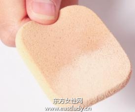 固體粉底打造清爽持久妝