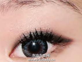 化妝技巧之使用眼影膏打造夏季清涼妝