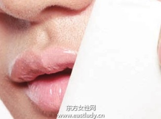 使唇膏不容易脫色的唇妝教程