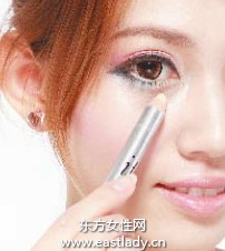 夢幻色彩妝容化妝步驟 用童話色彩變身吧