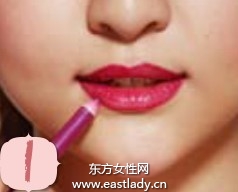 紅色柔情唇妝彰顯貴族氣質(zhì)