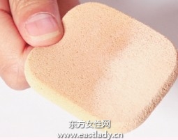 粉餅打造性感啞光肌