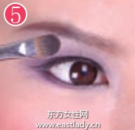 酷酷魔女妝給人冷艷姿態(tài)