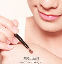 眼線膏提升眼妝融合度