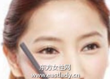 調(diào)整眉形襯托輪廓分明立體眼眸
