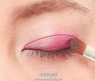 光感櫻花芭比眼妝的畫(huà)法