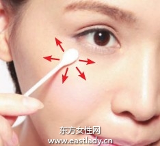 粉底液塑造質(zhì)感輕薄無暇底妝