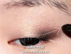 上揚眼線畫法立馬打造神采奕奕電眼