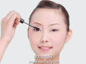 眼妝技巧刷出超級(jí)濃密睫毛眼妝