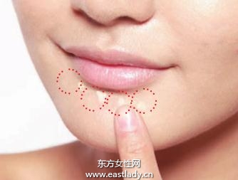 遮瑕霜矯正唇周與嘴角色素沉淀