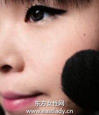 單眼皮化妝技巧之歐美范十足的眼線妝