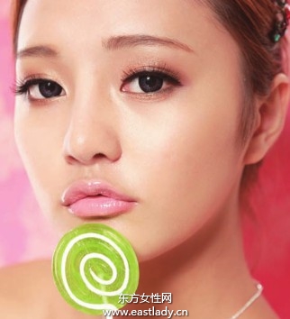圓潤唇型搭配粉嫩唇色提升甜蜜氣息