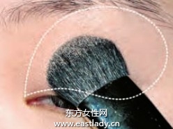 上揚眼線畫法立馬打造神采奕奕電眼